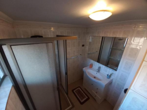 Habitación con baño exclusivo
